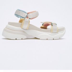 NEW! Zara Contrast color low heel sandals.